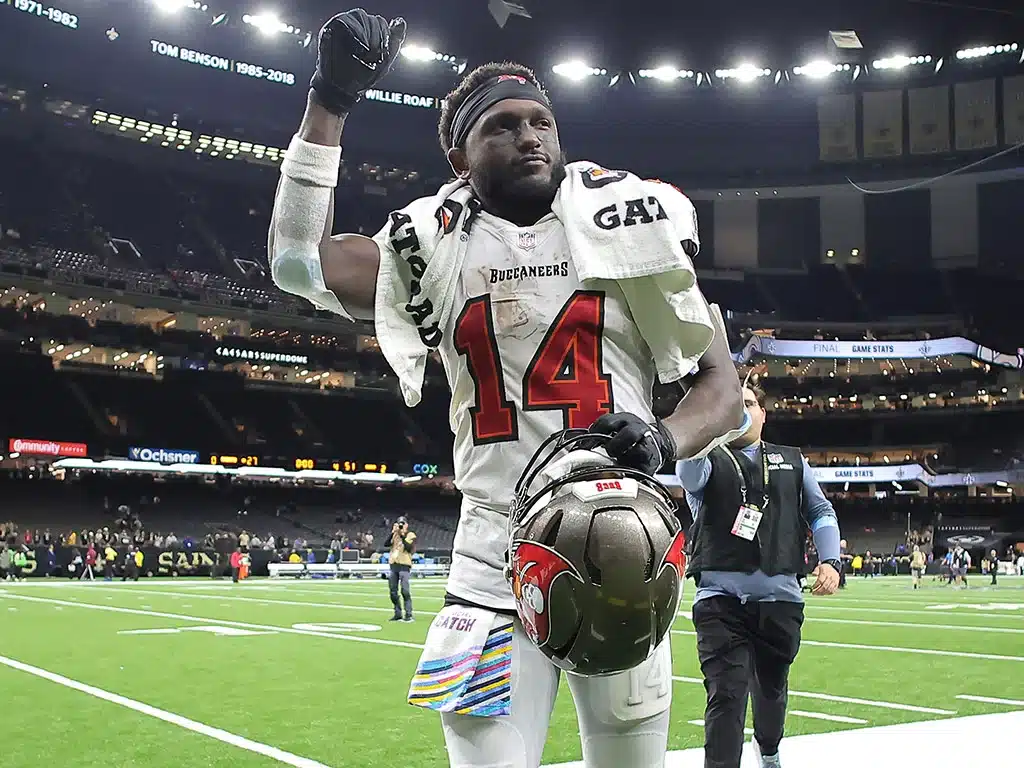 NEW ORLEANS, LOUISIANA - OCTOBER 13: Chris Godwin #14 of the Tampa Bay Buccaneers leaves the field after defeating the New Orleans Saints 51-27 at Caesars Superdome on October 13, 2024 in New Orleans, Louisiana. (Photo by Jonathan Bachman/Getty Images)